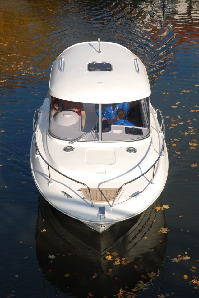 mazury 700 cc motor boat front