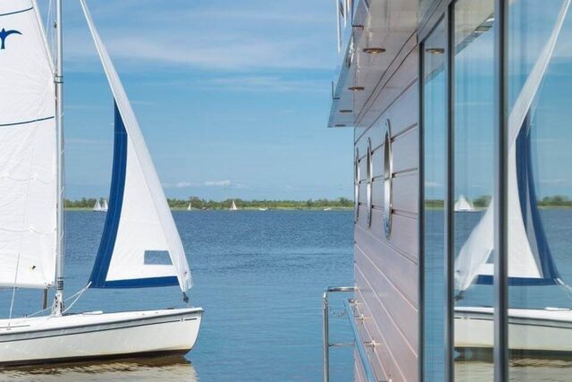 apartboat xl luxury boat house