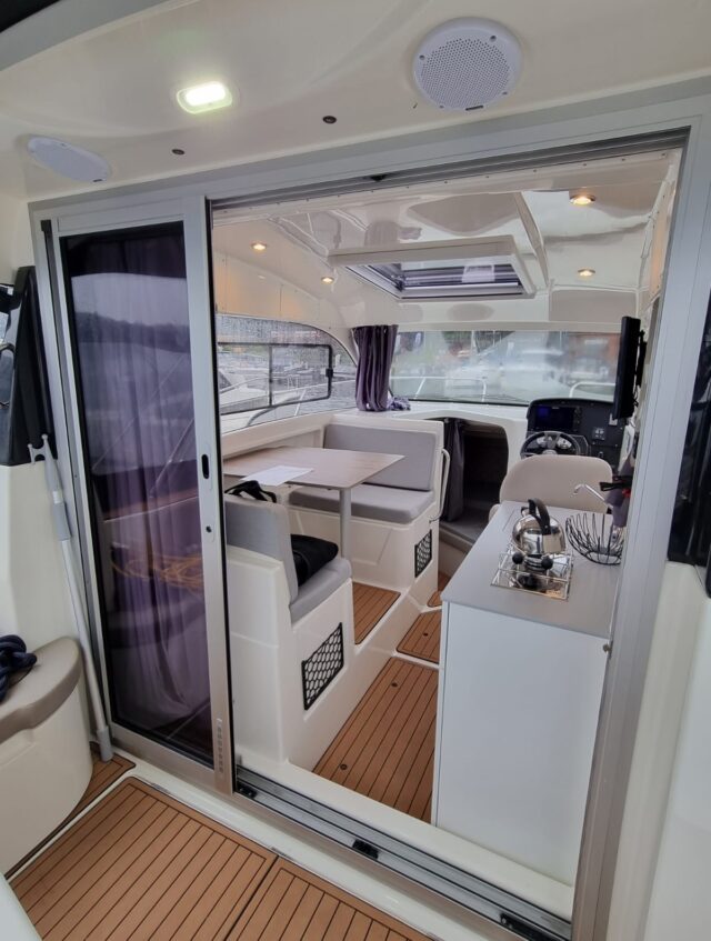 cabin boats weekend 755 price in Europe