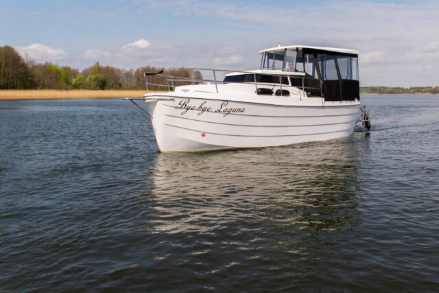 laguna 700 boat to rent