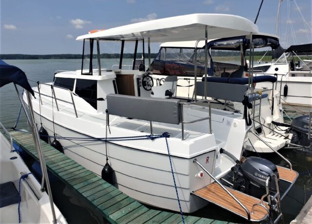boat to rent laguna 700