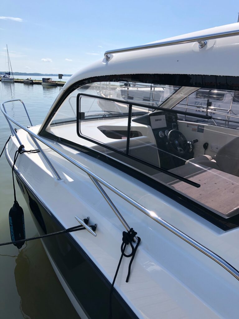 QUICKSILVER ACTIV 905 WEEKEND – The Boat Company