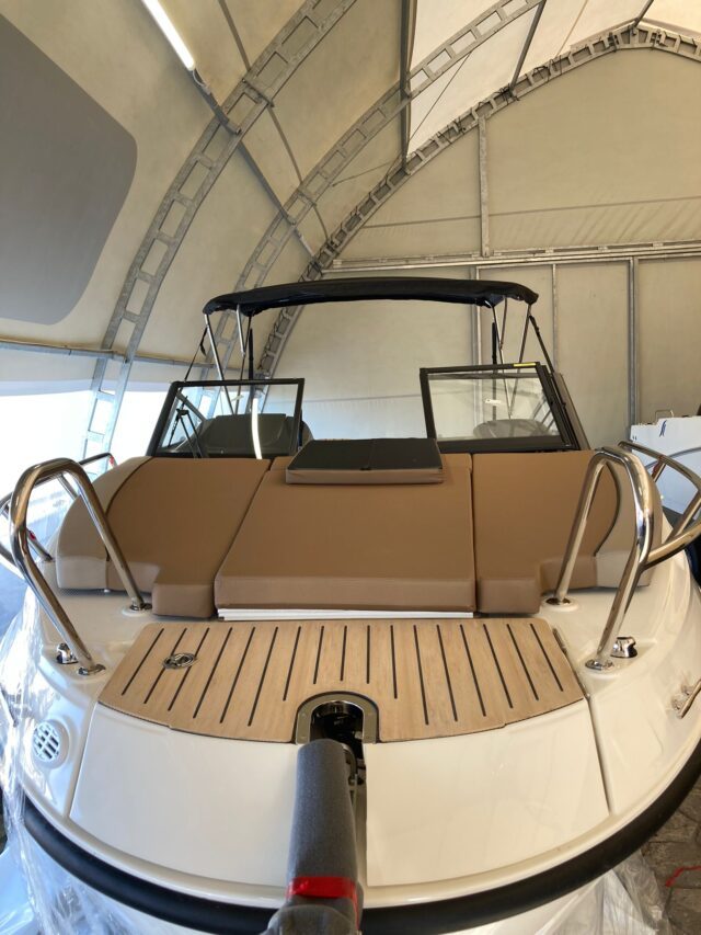 755 activ bow boat