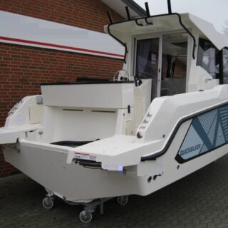 quicksilver 805 pilothouse boat