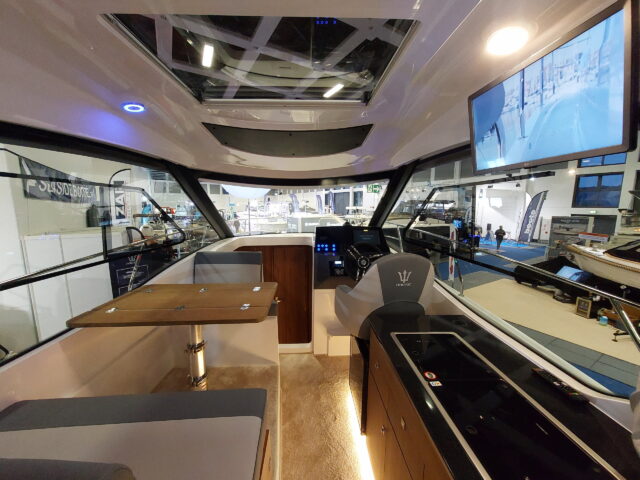 nautic 880 for sale interior
