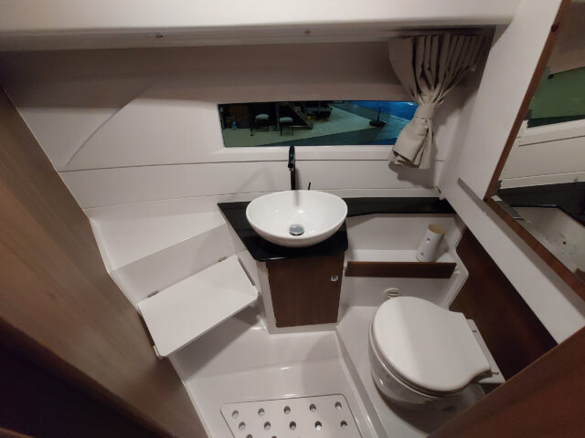 nautic 880 toilet + shower